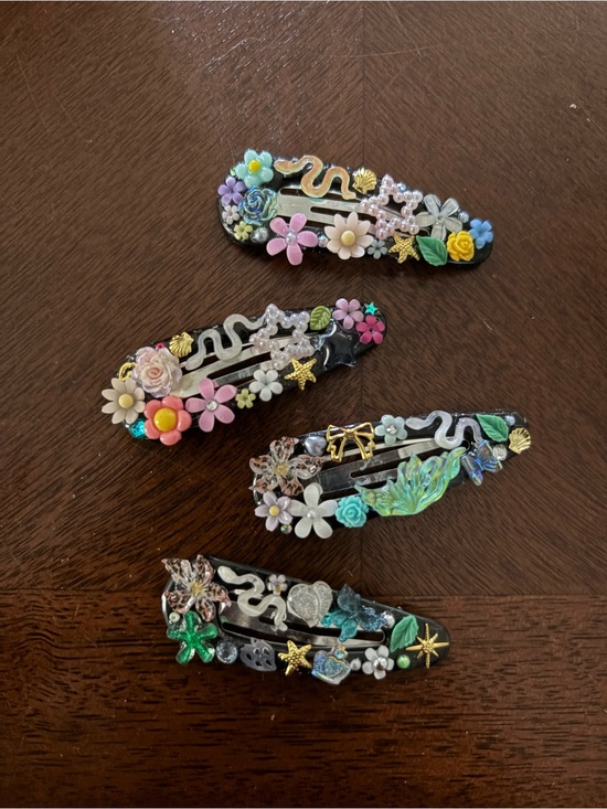 Accessories - Decorative Floral & Sea Charm Hair Clips - Pastel Multicolor